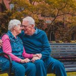 Cosa regalare per 50 anni di matrimonio ai propri genitori lontani